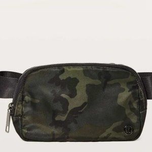 Lululemon Everywhere Belt Bag in Woodland Camo Gator Green Dark Olive / Black